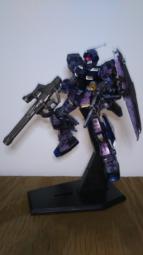 ガトリングガン構え。手首死んでます。