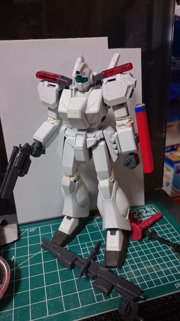 全体的なスタイルは変えてません
シールドはガンタンクR44の腕部ミサイルポッドを流用
その他はコトブキヤのパーツを使用