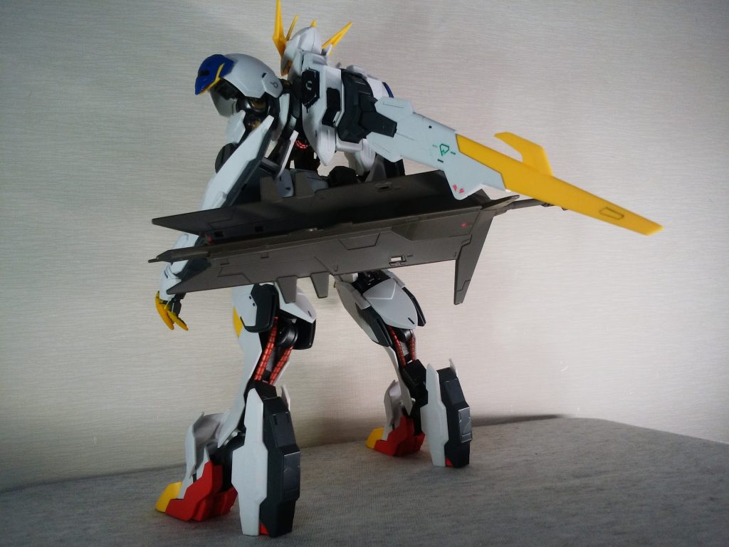 各所にMGバルバトスに付属のデカールを貼ってあります｡