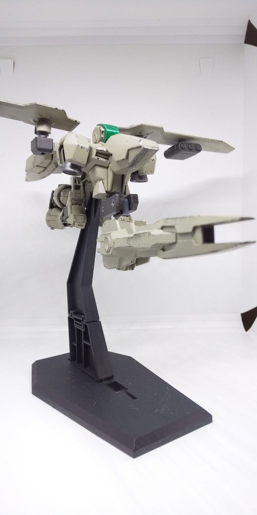 迅雷の火器が通用せず、かつ雷撃が踏破できない場所用に開発された「雷撃・弐ノ型」。簡単に言えば雷撃をキュッとコンパクトにした風雷専用の携行型ビーム砲である。