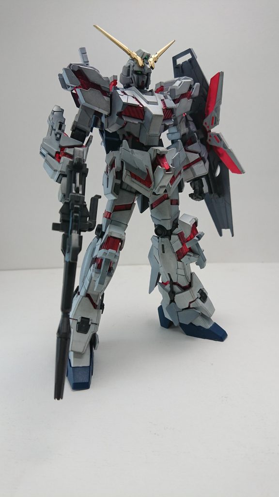 塗装や作成のアラを少しでもごまかすため、パステルで少し汚してあります。
でも肩のゲート跡は目立つなぁ…。