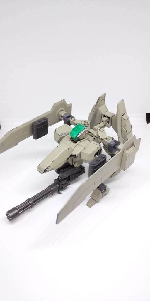 ぺたーん。
離陸するときはオスプレイめいた挙動だと思います。
使用したパーツは
セラヴィーガンダムシェヘラザード
00ガンダム
GNセファー
ケンプファー
ストライクガンダム
アルティメス
モンテーロ
Gバウンサー
ティルトローターパック
ザノーザンポッド
グフカスタム
の筈です。
キャノピーだけマーカー塗装なのでムラがひどいひどい。
横着はダメですネ(・ωく)