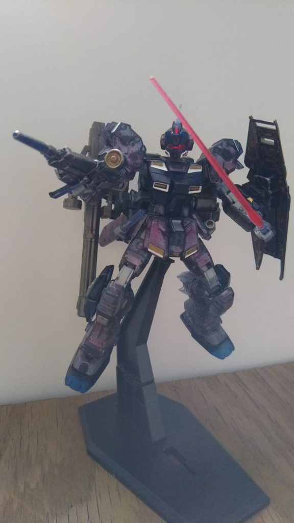 クリアのガンプラは光の当たり方で雰囲気が変わります。