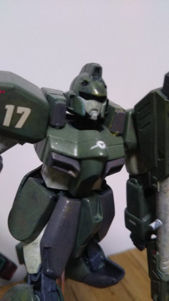 レインボー迷彩からの筆塗り。