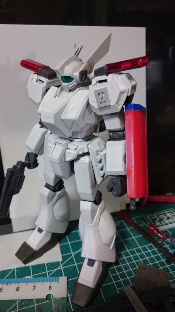 ジム寒冷地仕様の頭部にプラ板でバルカンを塞ぎ、耳を作製