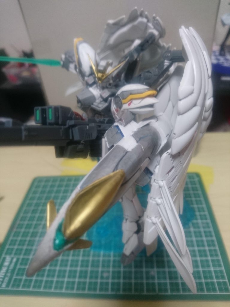 RGウイングと初期ウィングゼロから
シールドを拝借し、グレイゴースト用に
シールドを作成しました。