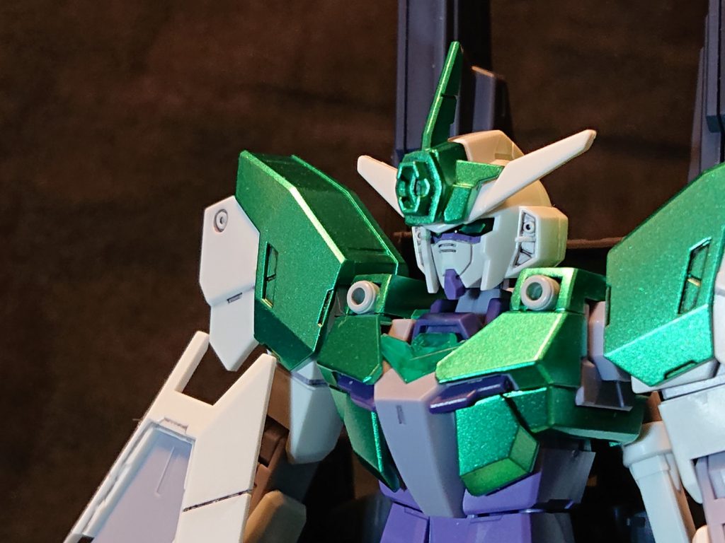 アンテナの中央がハイメガにしか見えなかったのでつけてみた。マシンキャノンもつけられそうだったのでそれっぽく改造。