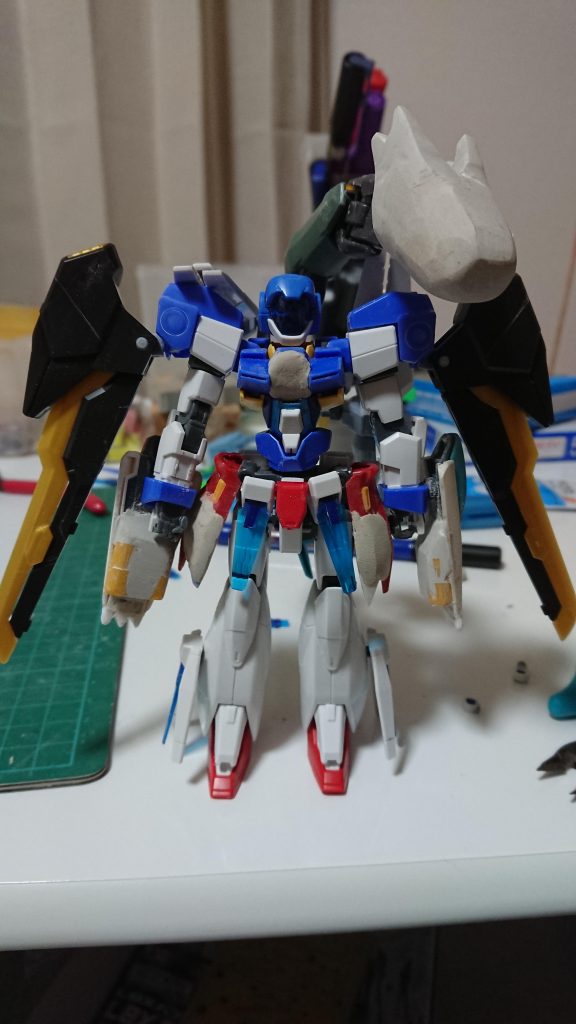 塗装前の姿。肩の円は結局消えなかったのでいっそのこと模様の一つなんだと自分に言い聞かせました