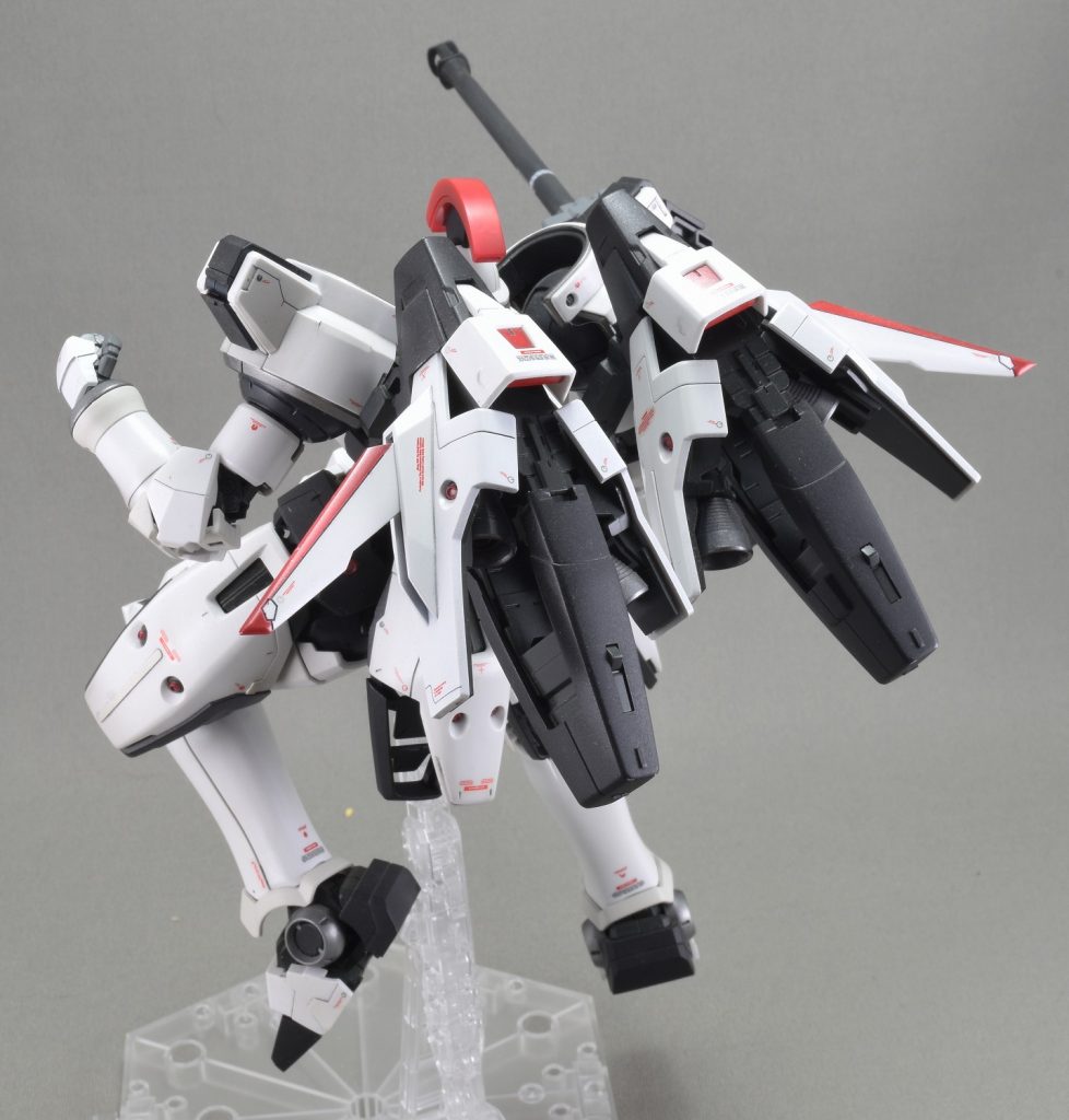 硬くて重い機体をブースターで無理やりブッ飛ばす。という脳筋コンセプトのどこに、エレガントさがあるというのか…。