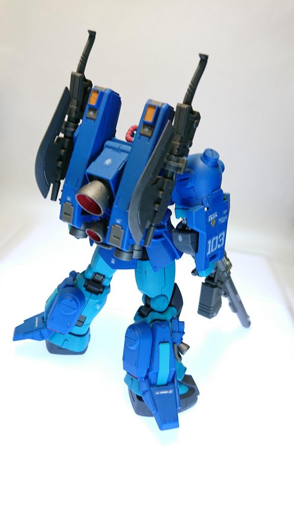 ハイザックぽい雰囲気なるように装備品を改造してます