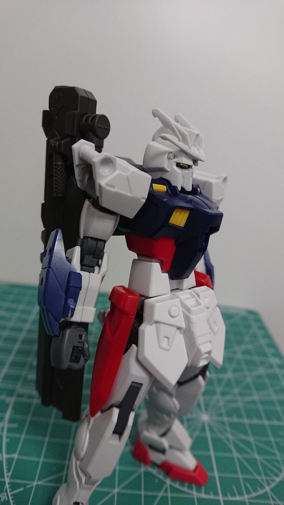 機体名:GAT-TA112アサルト
動力源:バッテリー
武装:75㎜対空自動バルカン砲塔システム イーゲルシュテルン×2
連合の次期量産型として開発されるもウィンダムにその座を奪われる。背部にストライカーパックの規格に対応した接続部を持ち、一部ストライカーが使用可能。総じてストライクのデッドコピーに近い。
本機の特徴としてはスライドしナックルガードとして機能する碗部装甲、各関節に独自の技術が使用されている。そのため運動性はストライクに比較すると向上している。