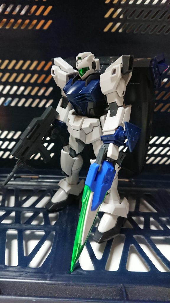 【ガンプラ概要】
カグヤの「IIガンダム」と同時に、ある有名ビルダーが片手間で作り上げたガンプラ。
IIの護衛、援護を目的としており、防御力に特化したハイペリオンガンダムをベースに、IIの製作時に出た余りのパーツを使って製作された。
なお「ハイペリオンガンダムの量産機」という設定が加えられているが、既にハイペリオンGという機体が存在しており、ビルダーがそれを知らなかったという噂がある。
アカバ機とチヒロ機の二機が存在している。