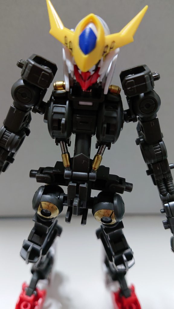 エイハブリアクター周りです。
装甲パーツで隠れてしまう場所が多いですが、隙間から見えた時の見栄えは良くなっています。