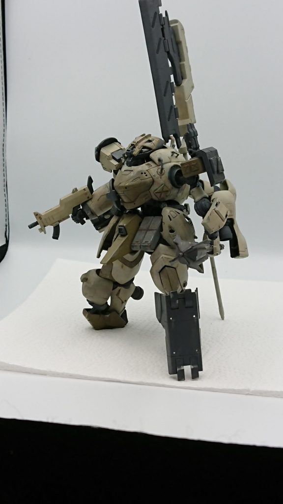 大型武器マチェットメイス

バルバトスのレンチメイスとＭＳオプションのグシオンチョッパーをミックス
背中にマウント可能

ハンドメイス
ＭＳオプションのメイスを改造
左肩にマウント可能

マシンガン
左膝にマウント可能