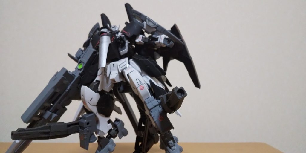 「あと武装類でいえばバックパックにミサイルと、脚部に120mmショートレールガンですかねぇ。」
クソデカ狙撃特化ライフル、バックパックにミサイル・・・うっ頭が(エクバ脳)
「今あの機体あんまし見るイメージないんですけどねぇ。」