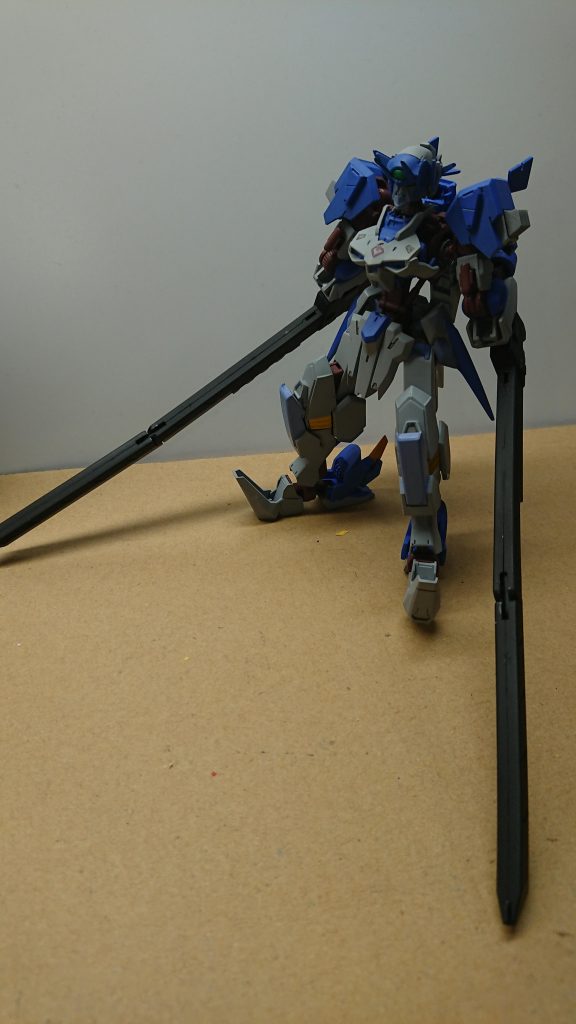 荒神モード(仮)
荒神本来の性能をフルに発揮された姿である
頭部を180°回転させ第二の顔が出現し腕に装備された二本のデモリッションナイフを展開し腕と足を回転させて異様な姿になる
基本装備は変わらずだがこの姿で見えるものを全て敵と判断して攻撃する為に味方から恐れられ回りからは悪魔の他に荒ぶる神のとも恐れられここから荒神と言う名前が来ている
攻撃方法は色々あるがとりあえず殴る
ひたすら殴る
相手が動かなくなるまで殴る
たまに踵落とし