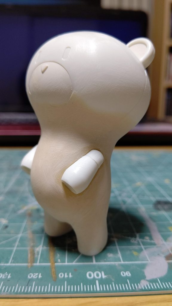 腕を埋め込んでヤスリがけ