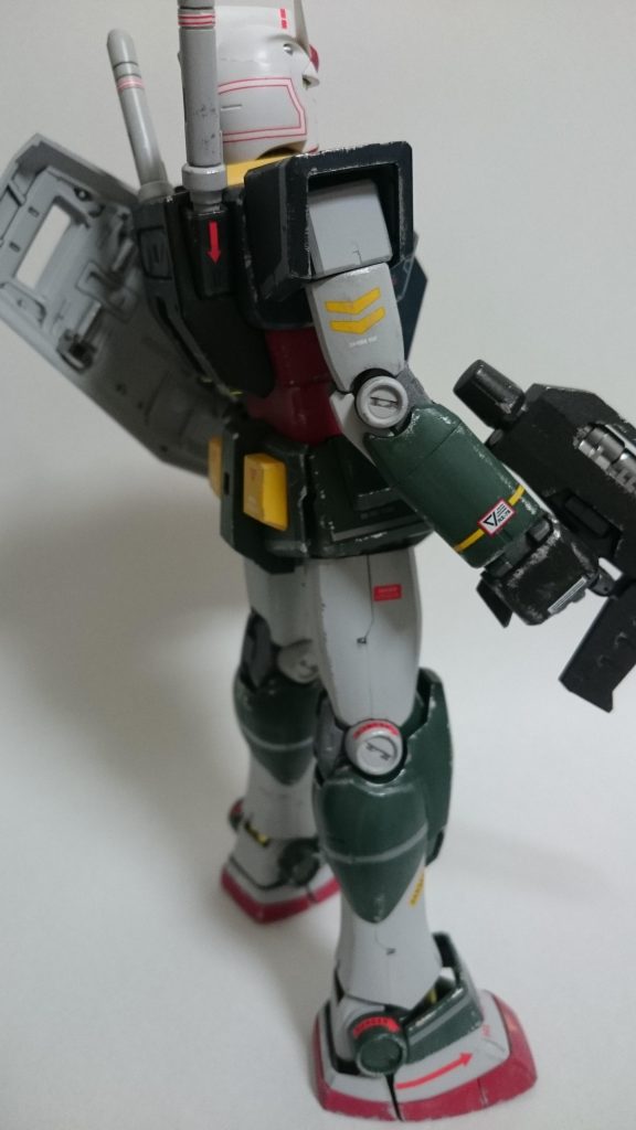 背面写真がありませんでした。バックパックはメタルブラックとしています。