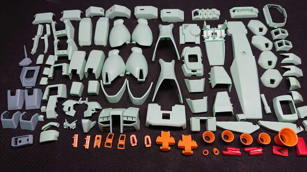 パーツを整形。モールドの彫り直しも。