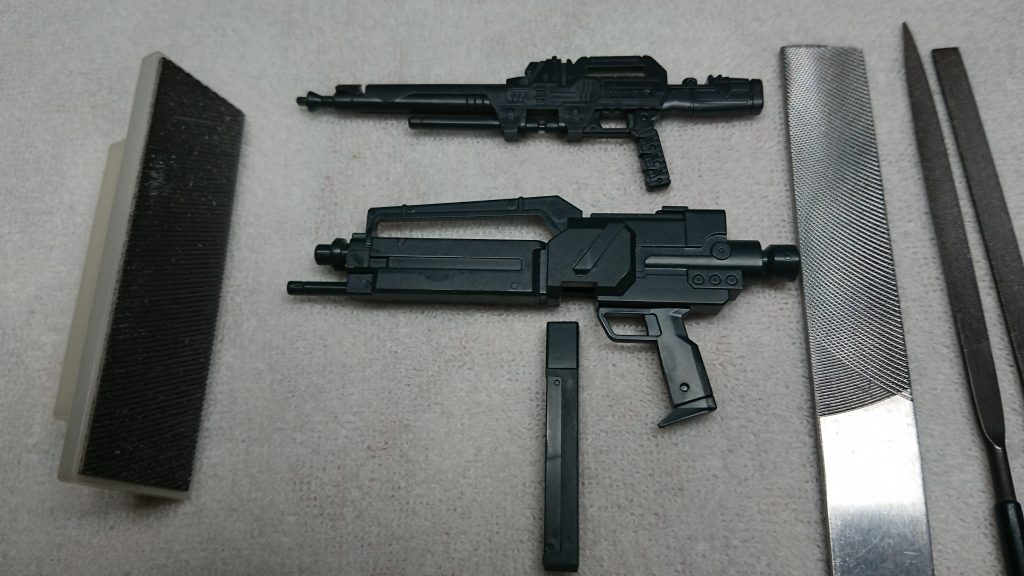 ビームライフルを接着。一緒にF91のライフルも。