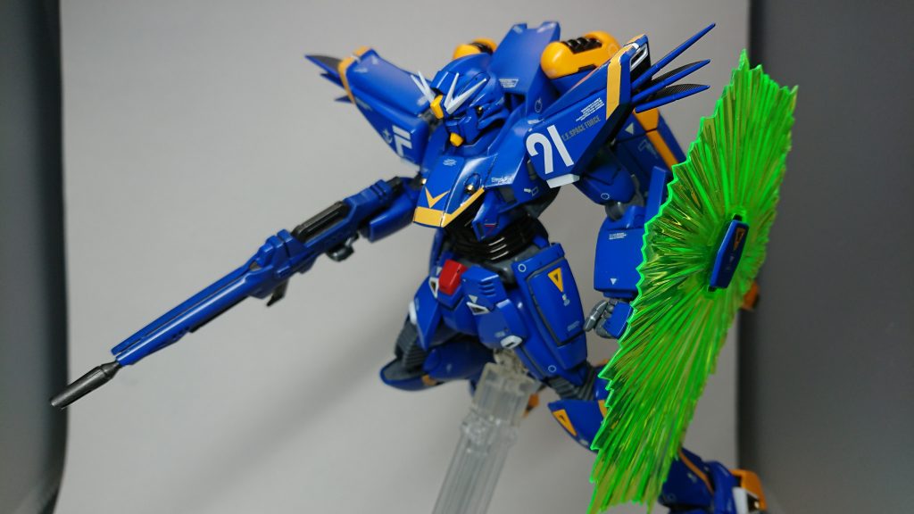 ビームライフルを持たせてビームシールド展開。