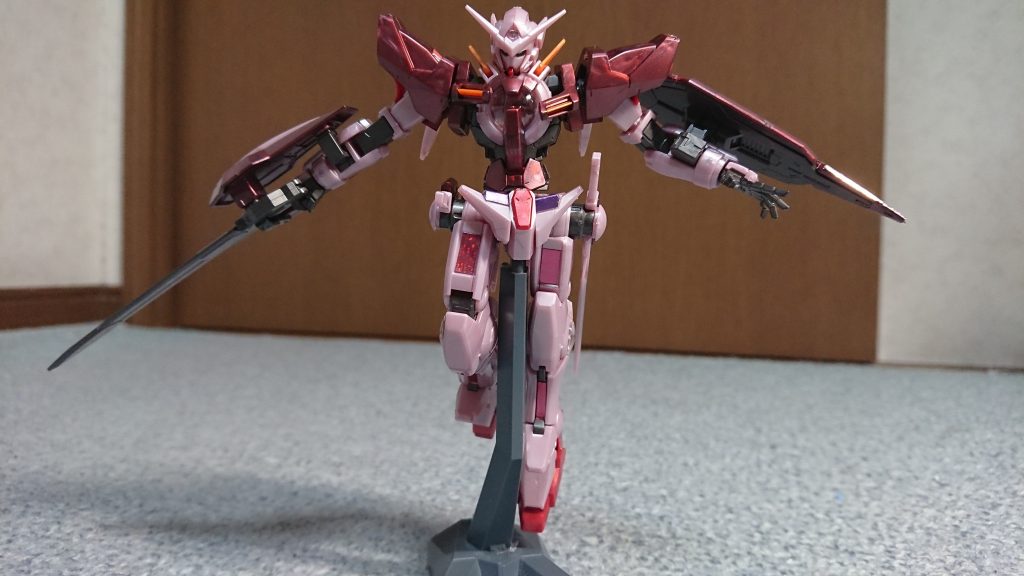 プロポーションはそこまで悪くは感じません
体のラインが太いと巷で言われてるらしいですが違和感を覚えるほどではないです