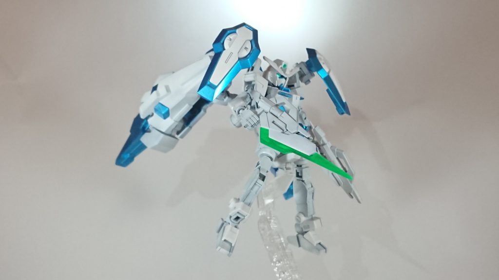 スプレーガンの下に装着してるのはクアンタのビットです