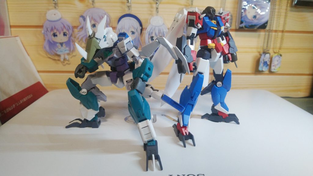 完成直前くらい。スティングモンは設定からして甲殻アーマーを纏ってますがエクスブイモンはアーマーを引き算することでスマートに。腕をもっと太くしたかったけど今回の制作コンセプト的にNGだったので妥協。