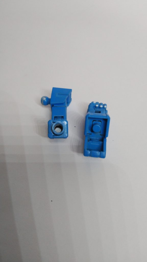 前腕の小改造。受け軸を替えただけ。