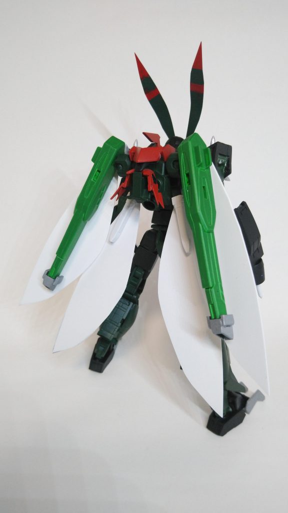 スティングの背部には謎のパーツが・・・?