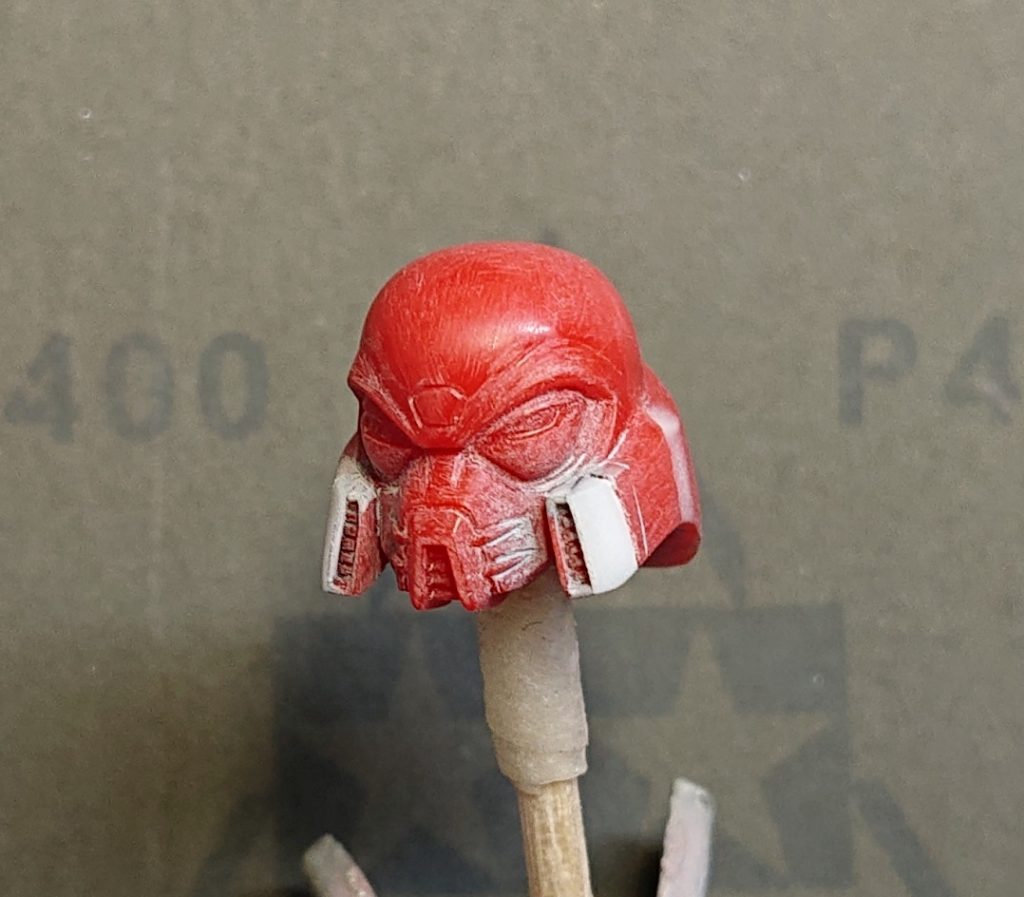 シャープ化以外は頬と襟足の形を変えた頭部