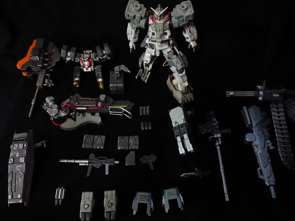 装備一覧
このほか頭部バルカン、胸部バルカンも備える。