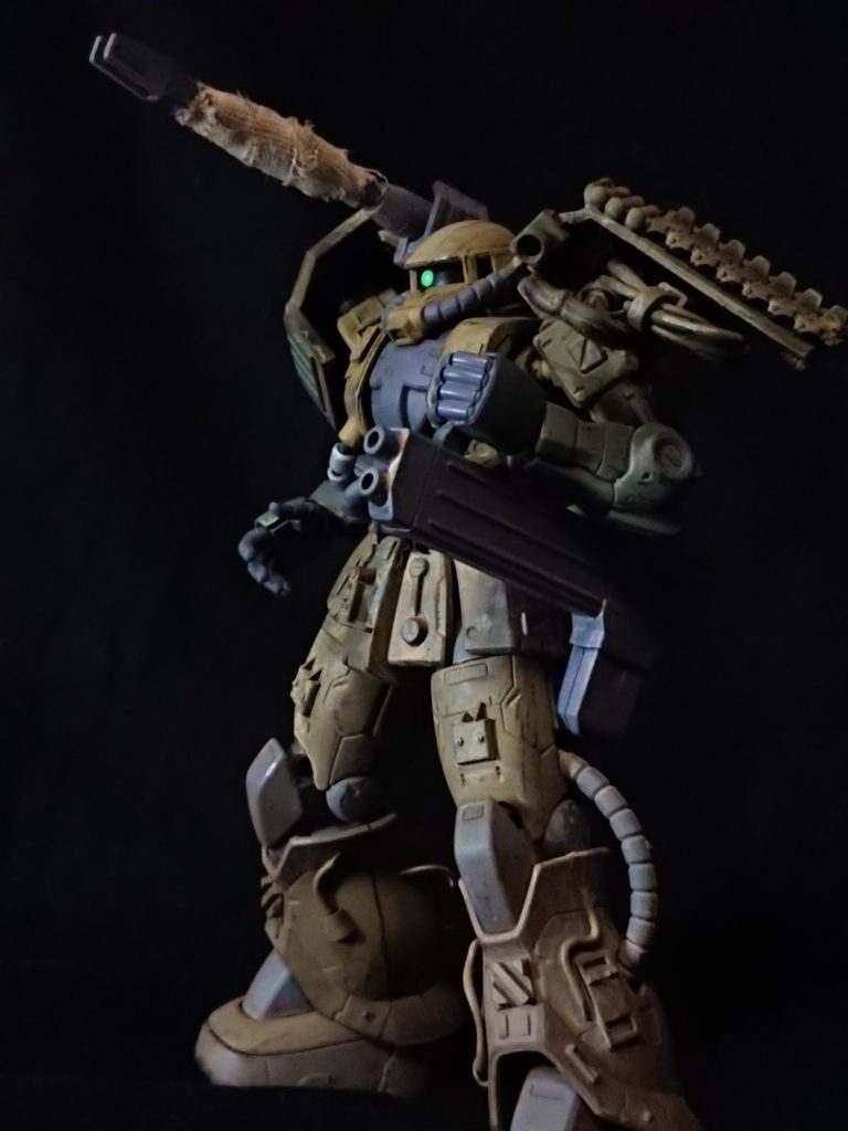 ビッグガンのアームは肉抜きがあるのでコードを詰めて隠しつつパイピング。