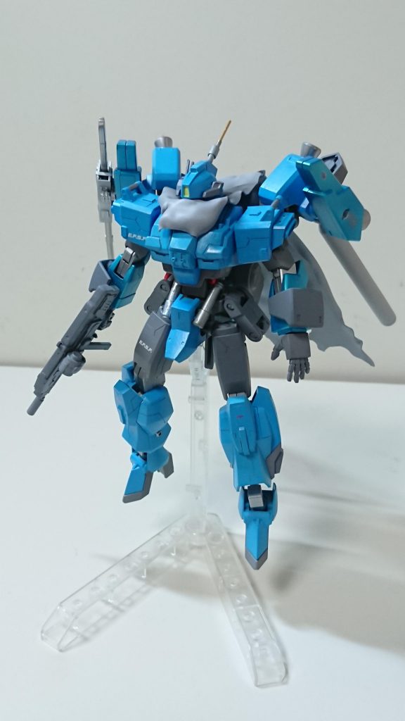 両肩防熱布、非装備
機体の隠密性を高めるため、同じく試験的に製作された防熱布を纏う。一年戦争時に存在したステルス系技術を統合して製作されたもの。