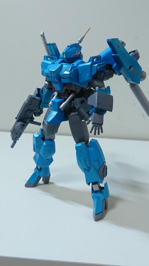 全体
特殊な装備など、過度な負担が掛かる装備は一切装備されていない。運動性を重視したシンプルな構造をしている。