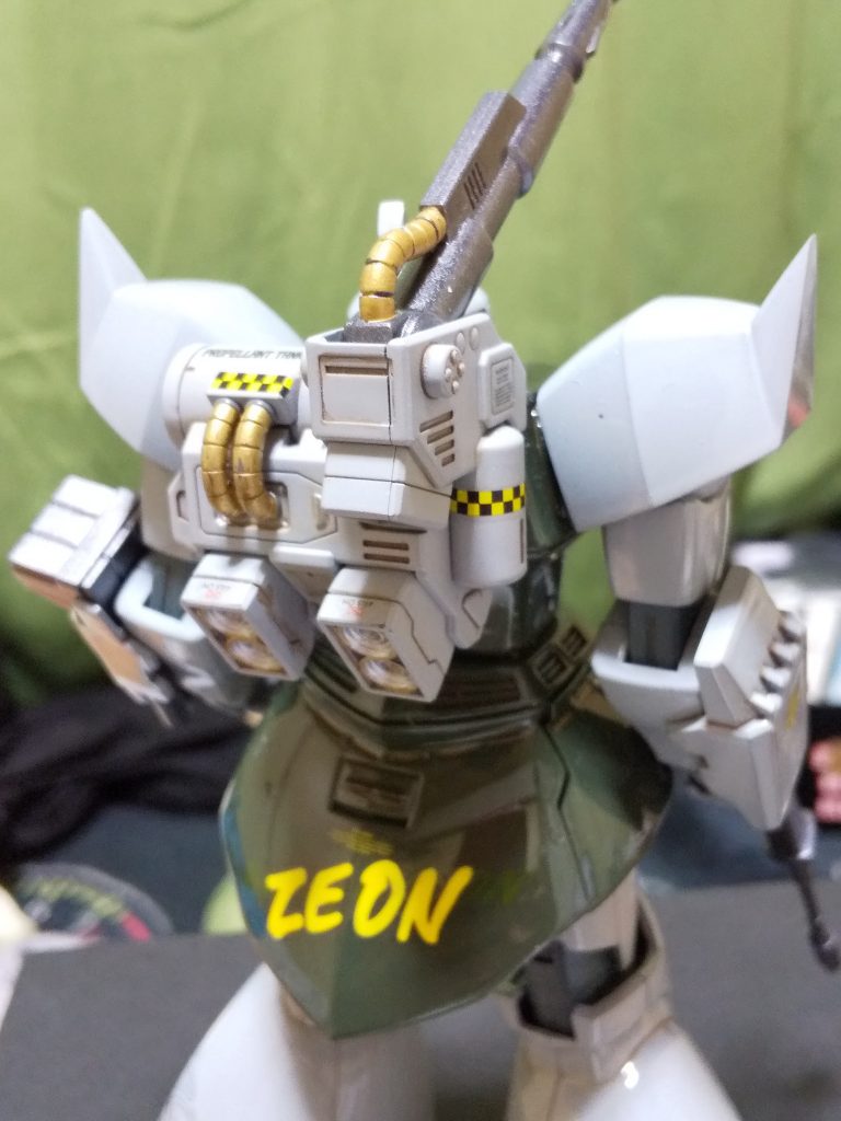 腰のZEONは自作デカール。