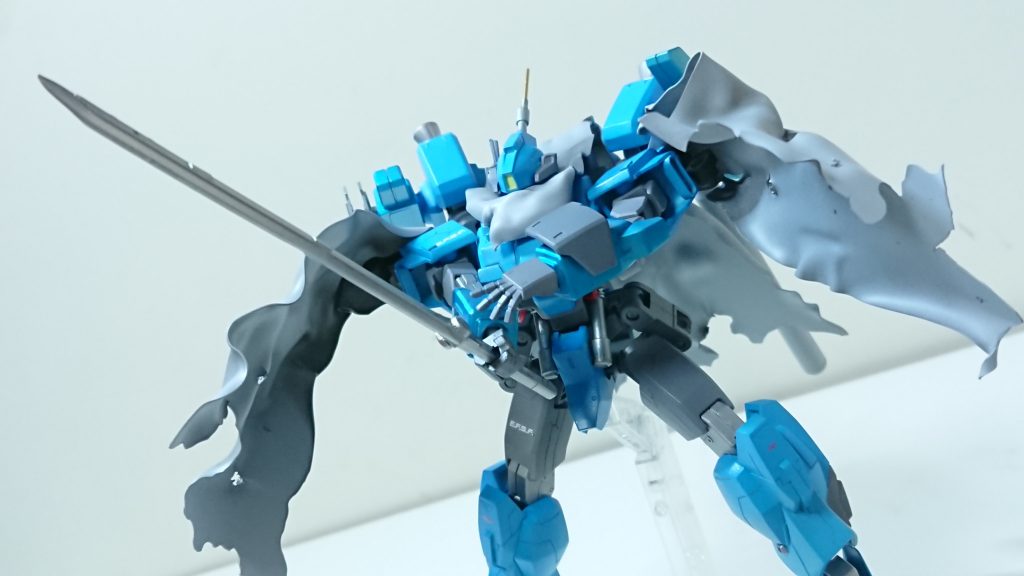 防熱布と高機動によって接近し刀剣武器「MOZU」による一撃離脱が基本スタイルであり、対面戦では防熱布が稼働の邪魔になるためパージすることが基本。