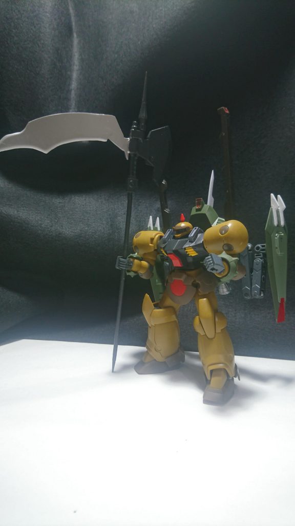 今回の手のかけどころであるニーズヘグ
元のやつだとどうしてもボリュームが無いと感じ刃の部分をプラ板でスクラッチ、反対側にグレイズアインのアックスの刃を付けました!それに伴い持ち手の部分も延長しました