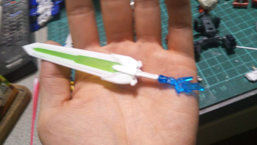 剣は持ち手部分はジャスティスナイトの物で刀身はスクラッチしてみました