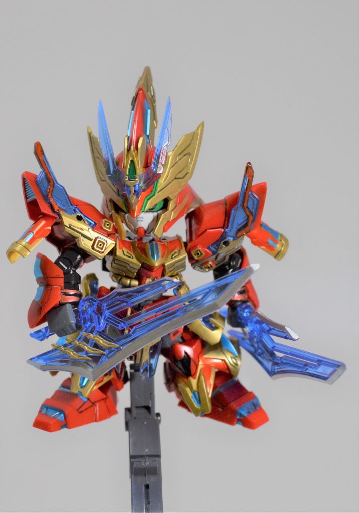 サザビー→ムーンガンダムの関連性からか、サザビーのフェイスパーツを外すとガンダムフェイスが出現します。これはこれでカッコいい。