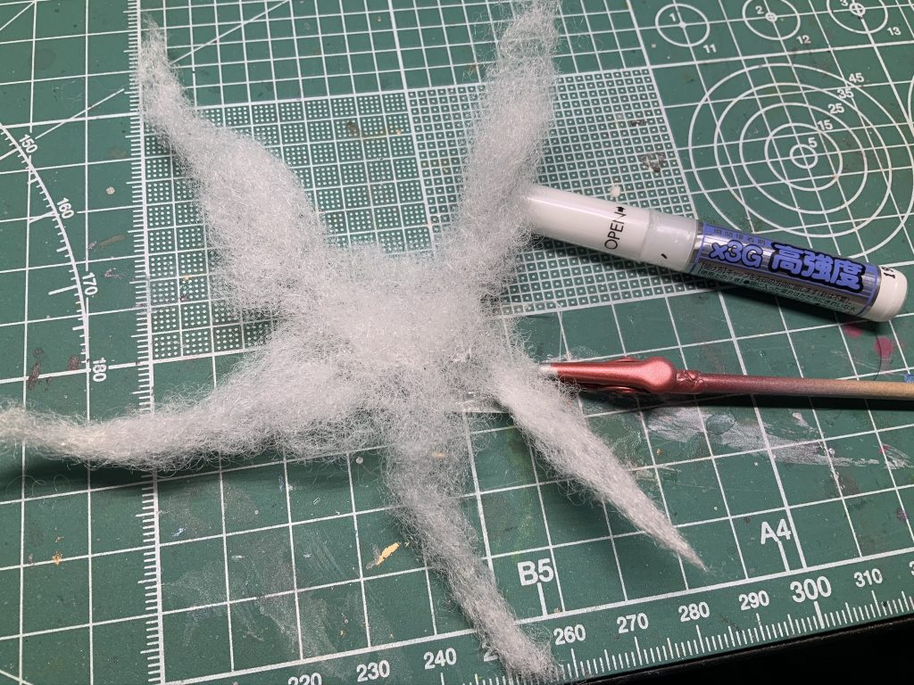 綿をケープスーパーハードで固め色をつけて爆破を再現してます