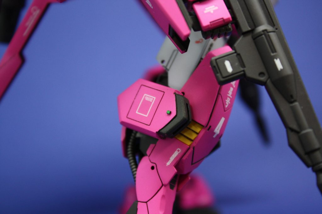 ・このように脚部バーニアは稼働します