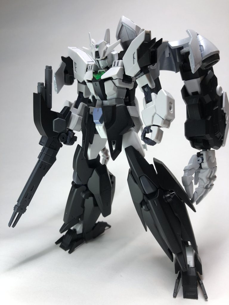 ガイストガンダム・リベレイト
スピリットガンダムの要素が前面に押し出された形態
単独での飛行能力を獲得し、大気圏内であろうと縦横無尽に飛び回る
ライフル、ビームサーベル等武器を使いこなし、更には腕のみをポゼッション形態にすることもでき奇襲性にも優れている