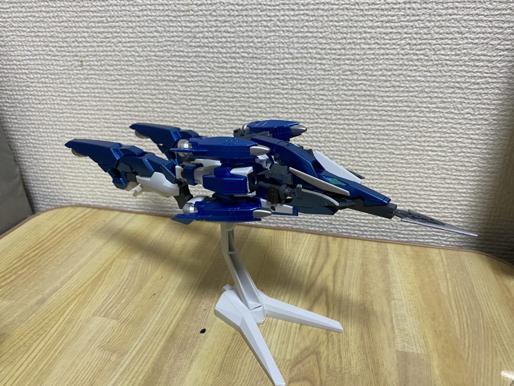 サブマリン形態、センサーとスクリューを足につけるスペースが欲しかったので、マグナムからいただいてきました。