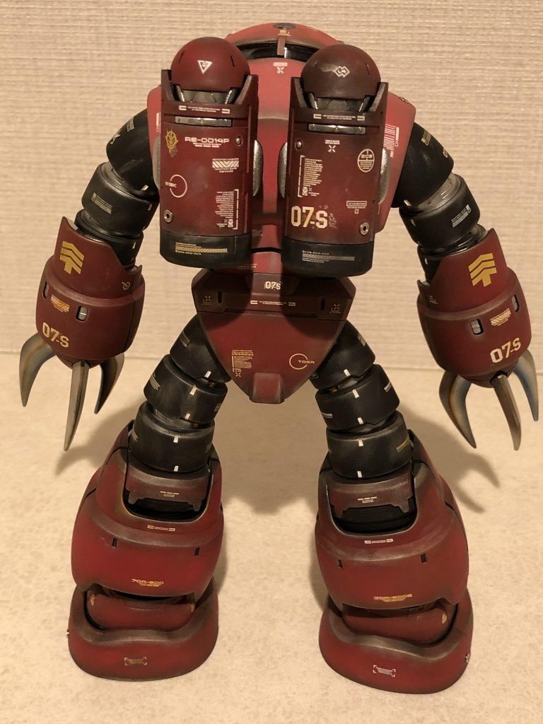 外装の足と腕の凹みにホワイトを入れてアクセントをつけました🤗力強い後ろ姿です。