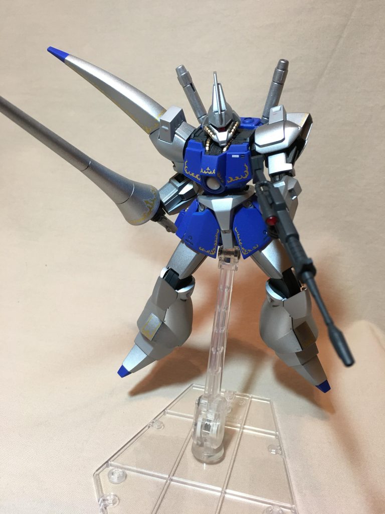 ガズ Rです。ランスとビームライフルの合わせ目を消しています。ビームライフルのスコープにはビルダーズパーツを貼り付けました。