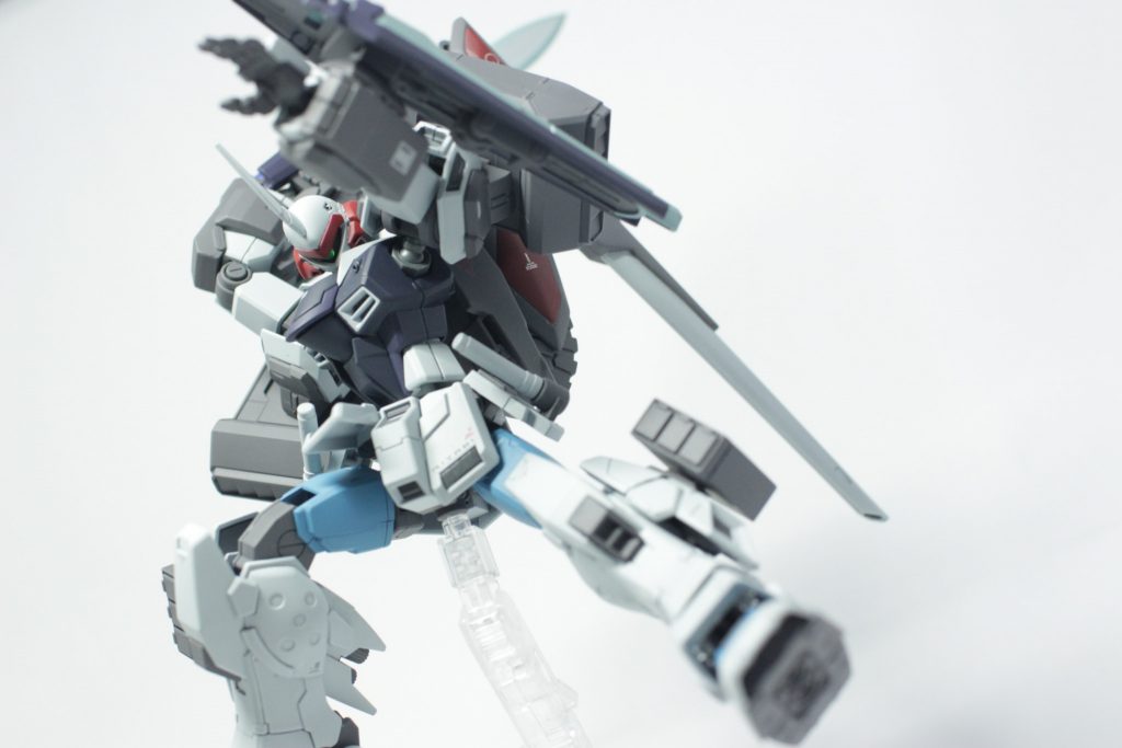 ポージング。
アザレアを制作した時と違いそのままアセンブルしただけでもプロポーションに違和感がなかったのでそこまで大変じゃありませんでした。フリーダム胴体のお陰でよく動くし。