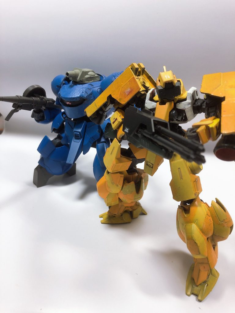 ある輸送護衛の任務中海賊の襲撃に遭いモニカ達は劣勢だった。マイク「モニカ!あまり詰めるな一旦引くぞ!」モニカ「今ここで教えてやらないと、あいつらまた来るよ」モニカはマイクの言うことを聞かず敵の方に行ってしまった、だがその時モニカを狙う敵にいち早く気づいたマイクは、マイク「待て!モニカ!」マイクはモニカを蹴り飛ばし身を挺してモニカを守った。だがシェルロディは攻撃の反動で行動不能になりどんどん航路から外れていき、そして、とうとうマイクの乗るシェルロディとの通信が途絶えてしまった…
