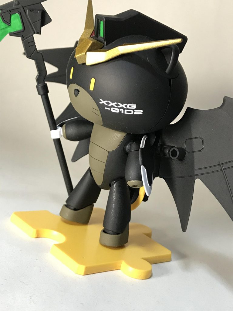 ほっぺたにデスヘルの型式番号をデカールで貼りました!
腕には装甲的な物を追加しました!