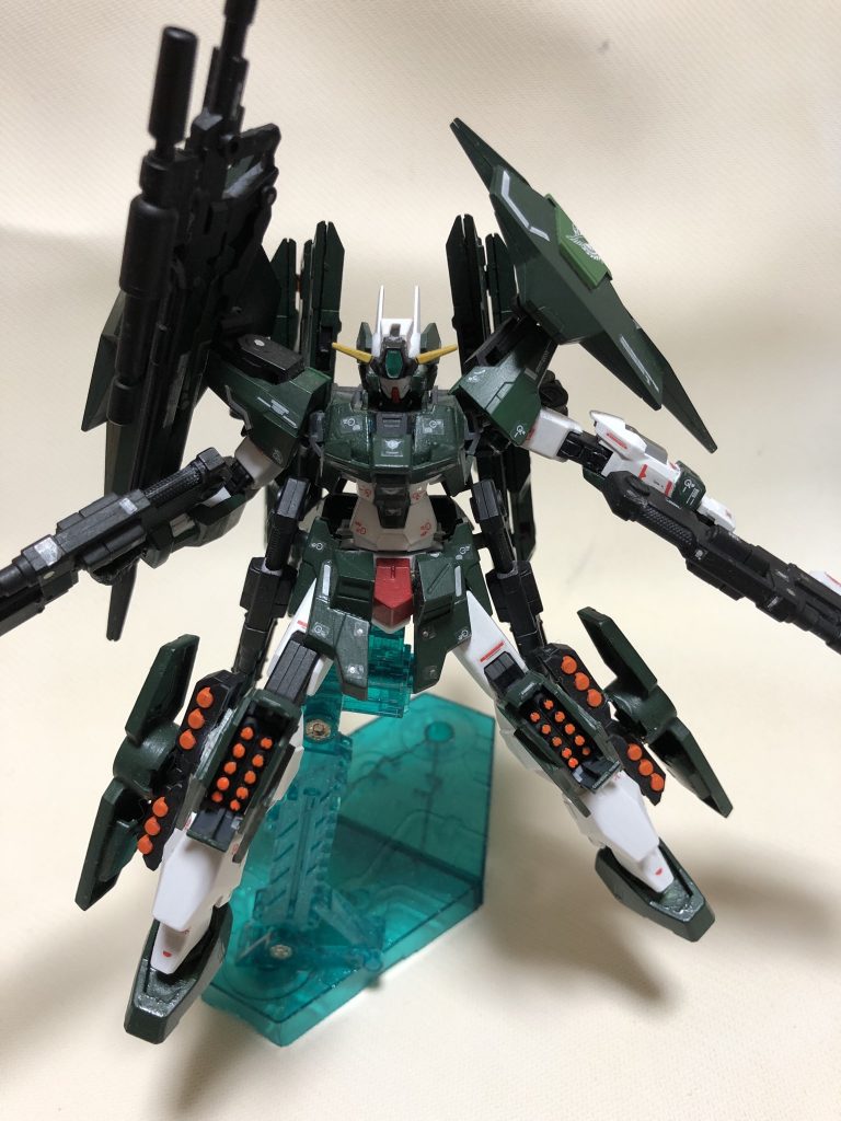 脚部ミサイル。
膝のカバーが展開します。